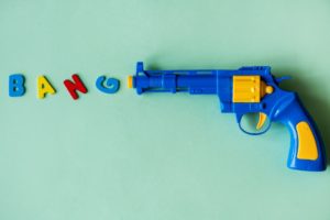 pistolet plastic miniature 